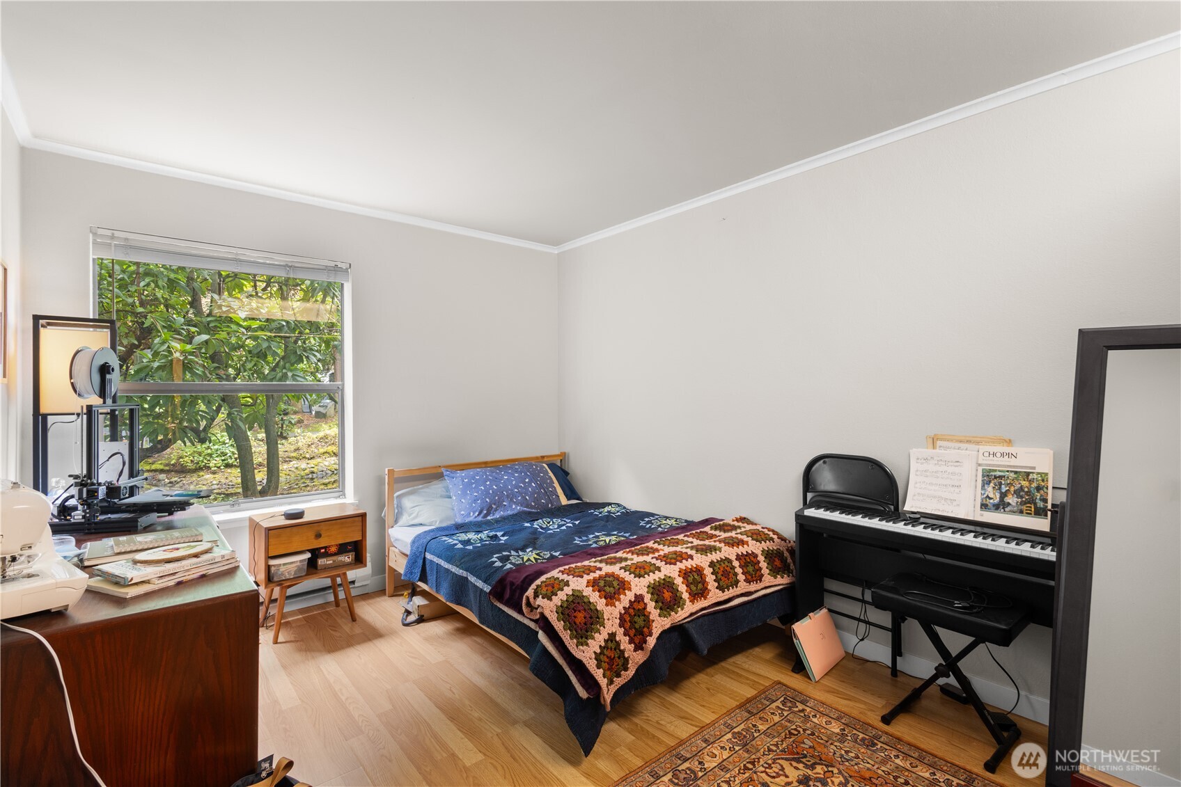 7930 SE 34th Street #203, Mercer Island, WA 98040