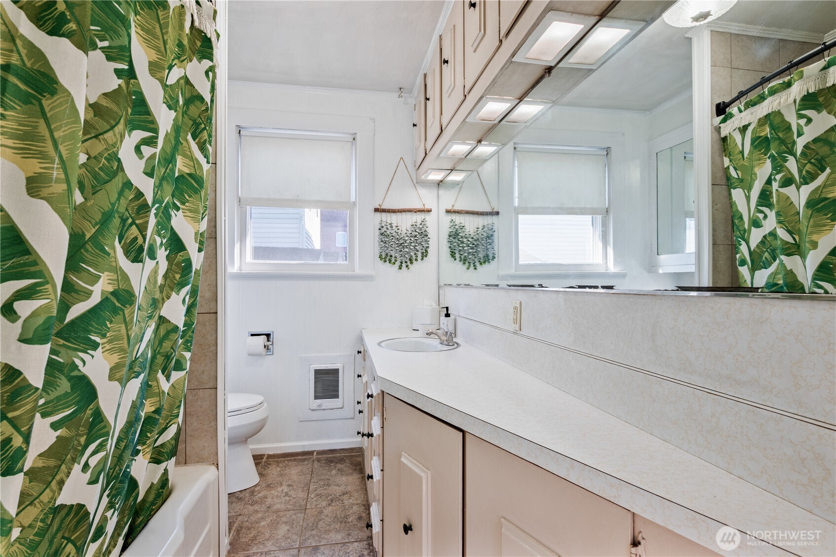 304 Crawford Street , Kelso, WA 98626