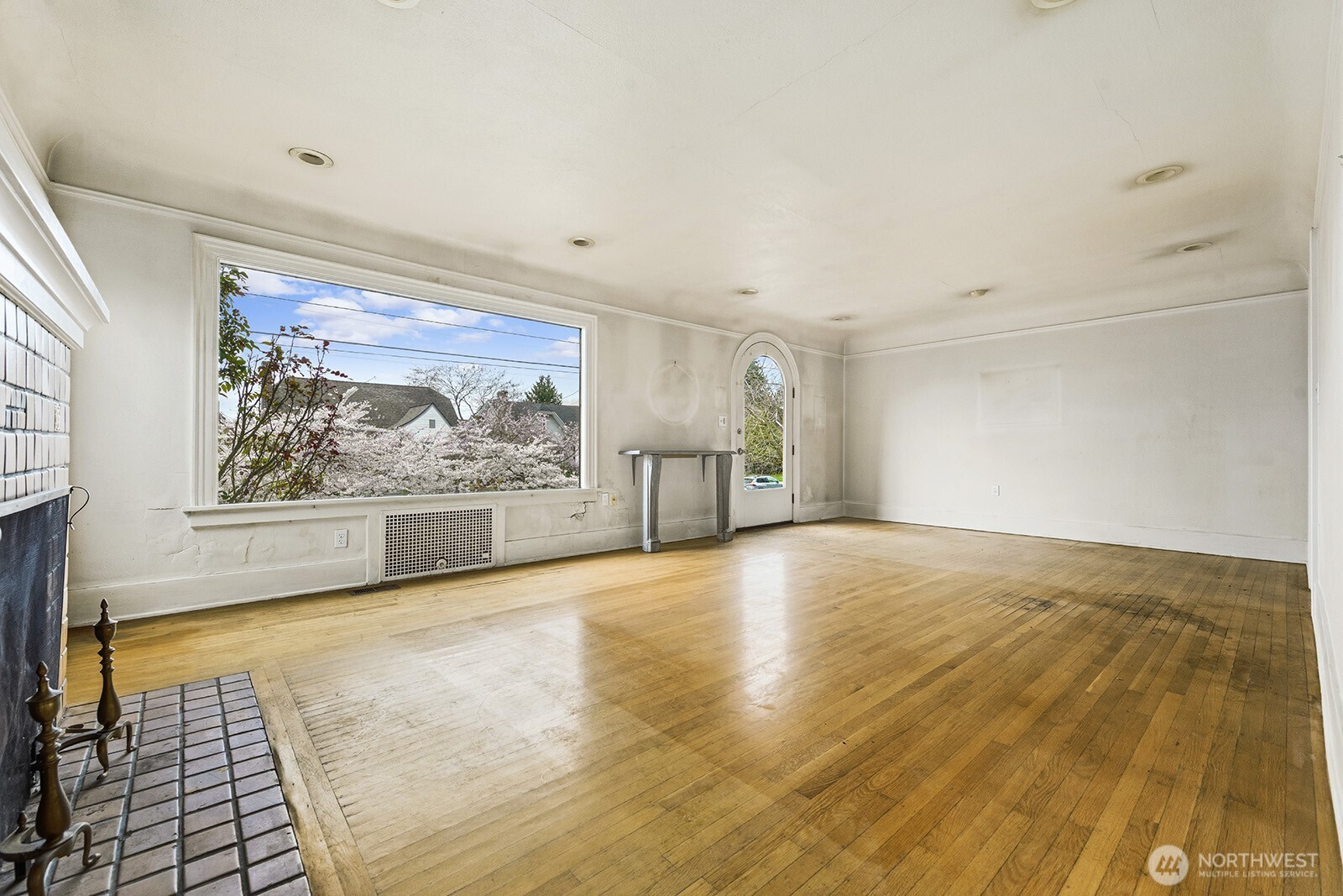 1142 N 77th Street , Seattle, WA 98103-4808