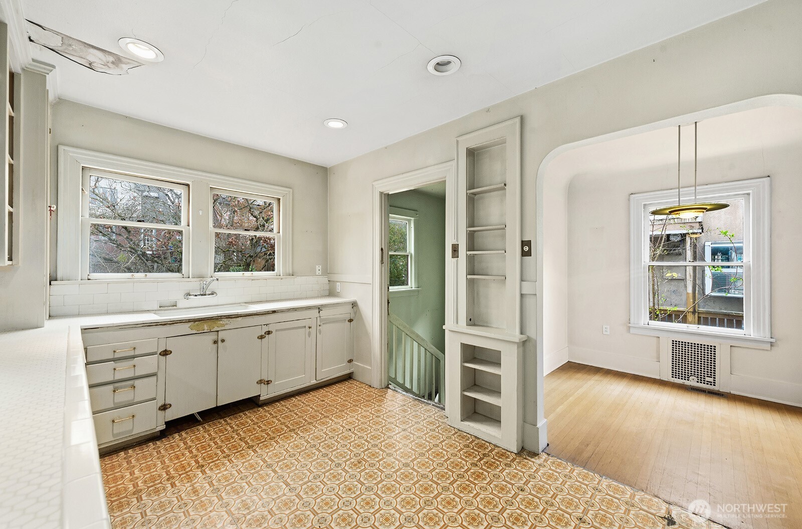 1142 N 77th Street , Seattle, WA 98103-4808