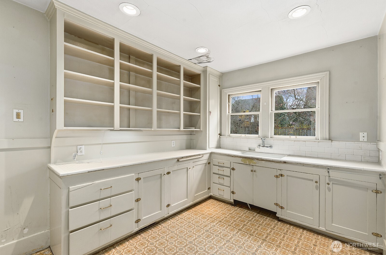 1142 N 77th Street , Seattle, WA 98103-4808