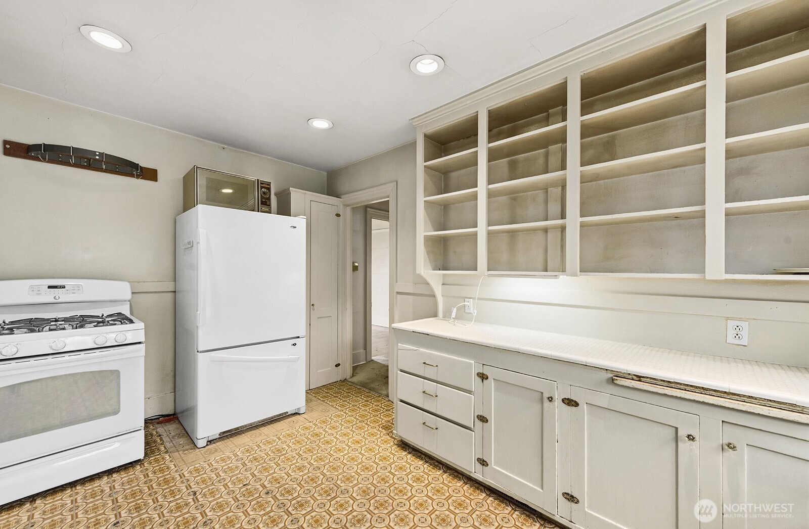 1142 N 77th Street , Seattle, WA 98103-4808