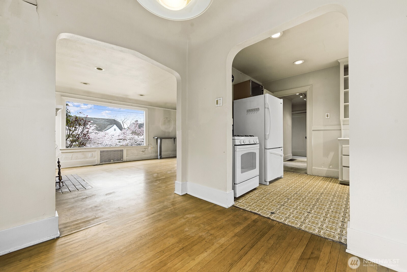 1142 N 77th Street , Seattle, WA 98103-4808