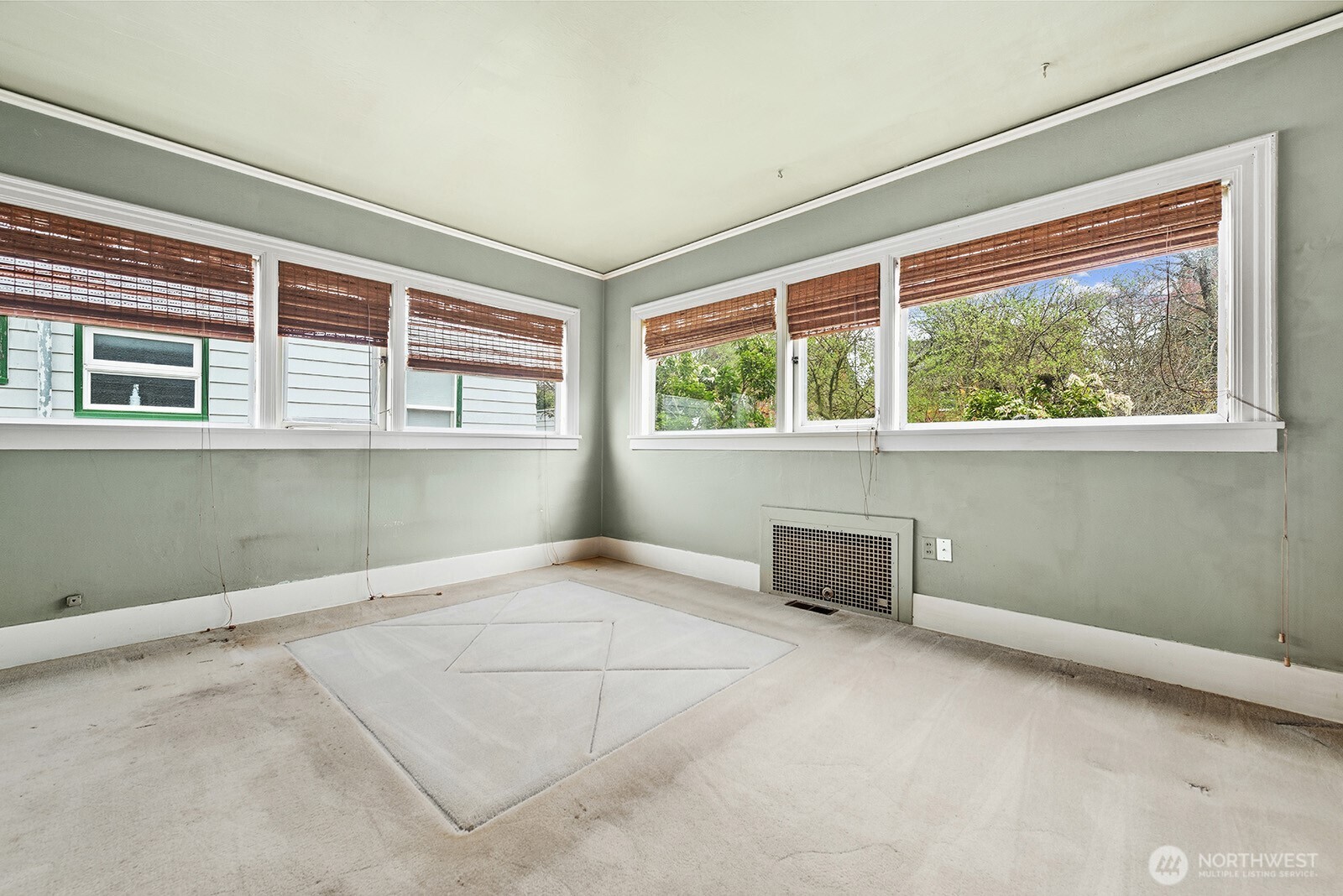 1142 N 77th Street , Seattle, WA 98103-4808