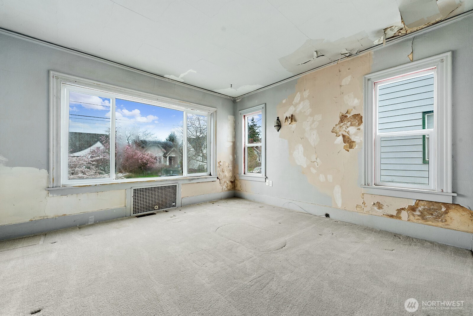 1142 N 77th Street , Seattle, WA 98103-4808