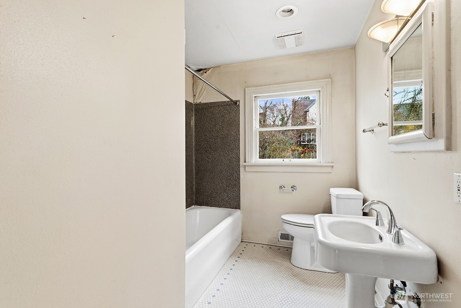 1142 N 77th Street , Seattle, WA 98103-4808