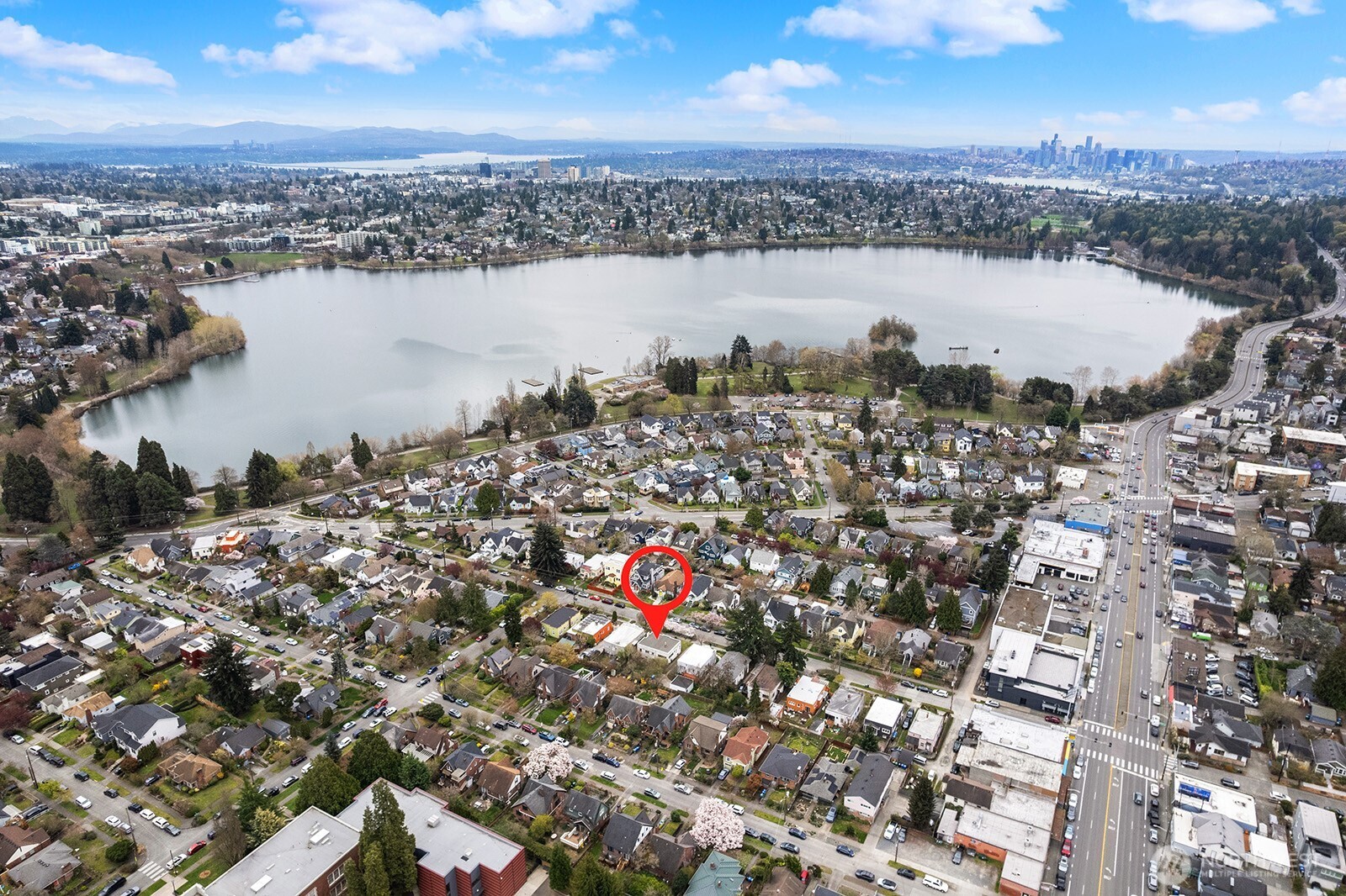 1142 N 77th Street , Seattle, WA 98103-4808
