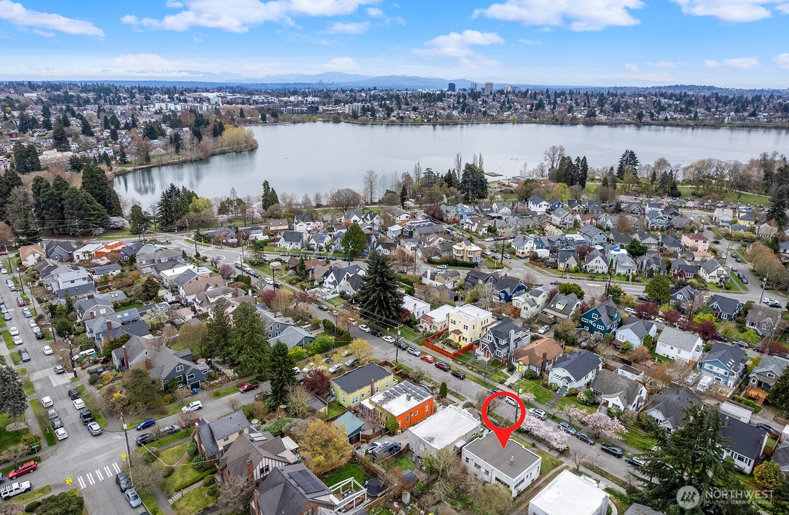 1142 N 77th Street , Seattle, WA 98103-4808