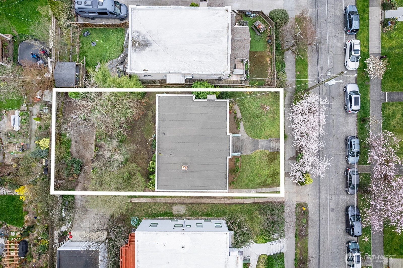 1142 N 77th Street , Seattle, WA 98103-4808