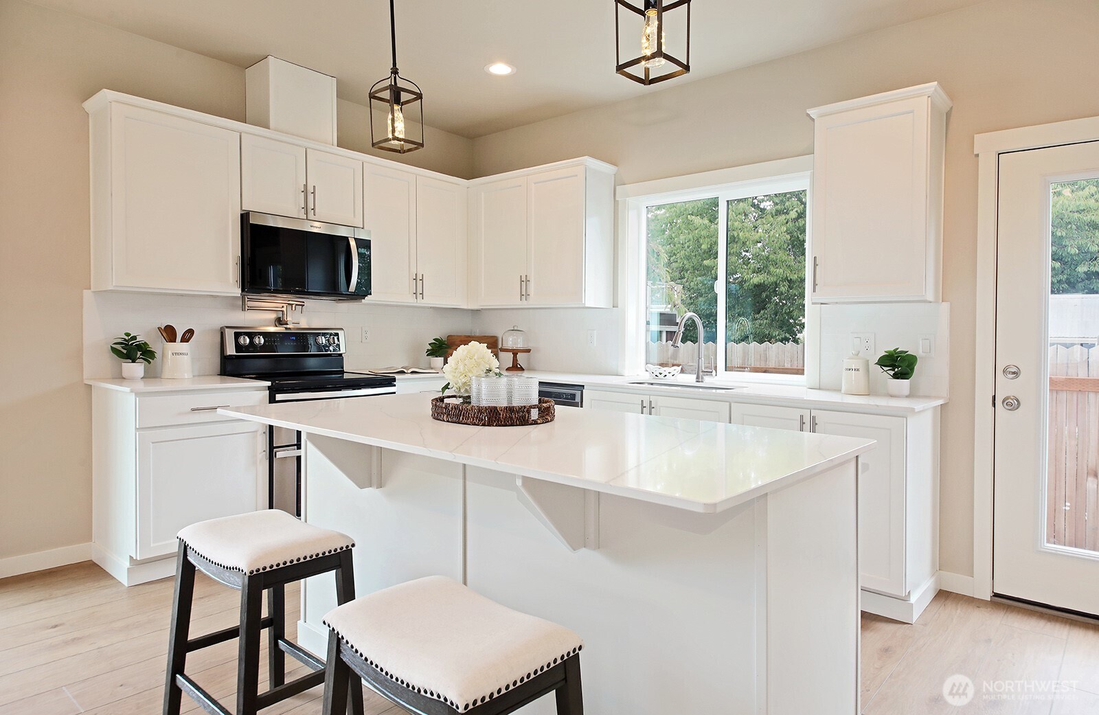 695 3rd Street #A, Langley, WA 98260