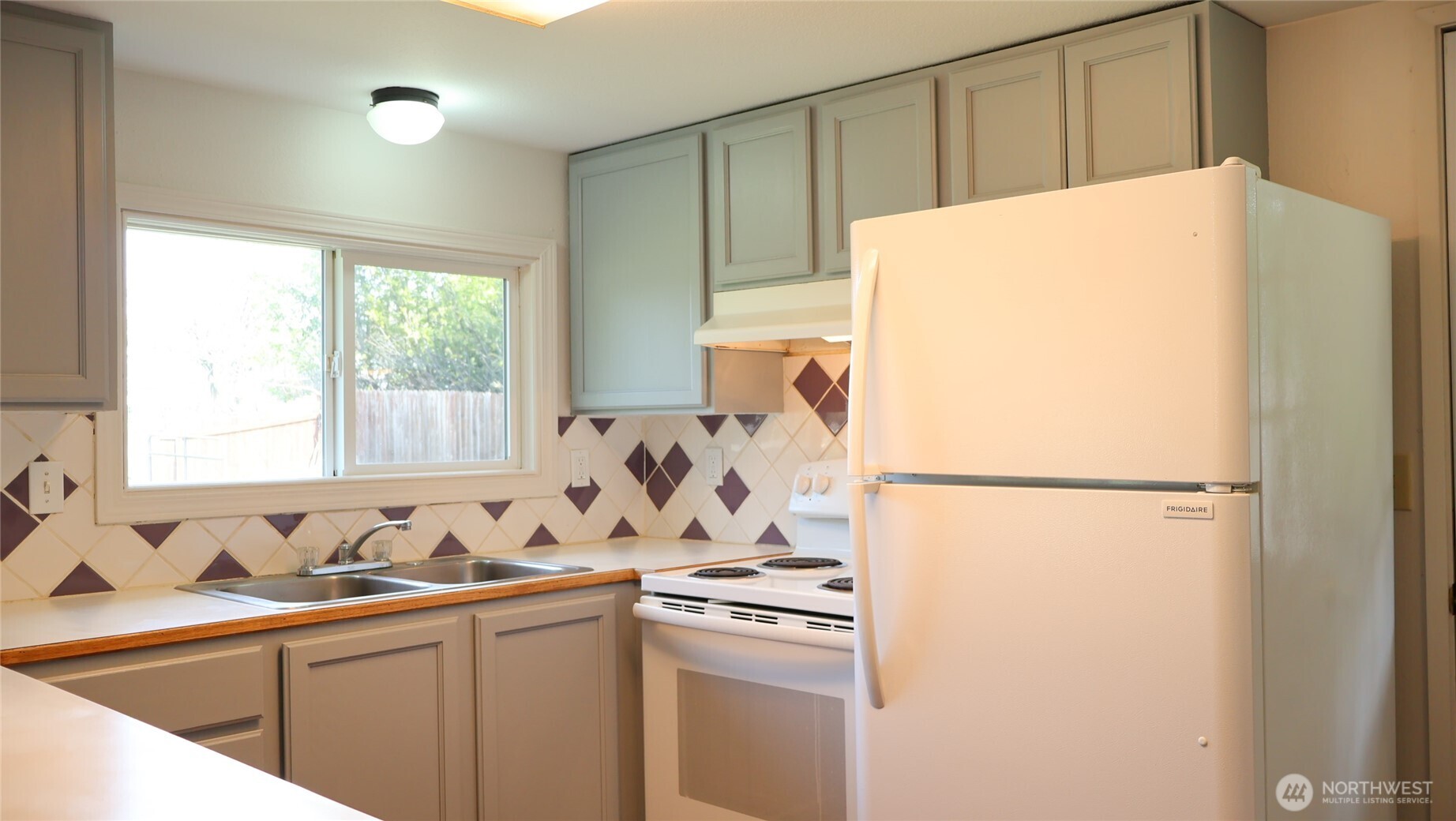 4484 SE Foss Road , Port Orchard, WA 98366