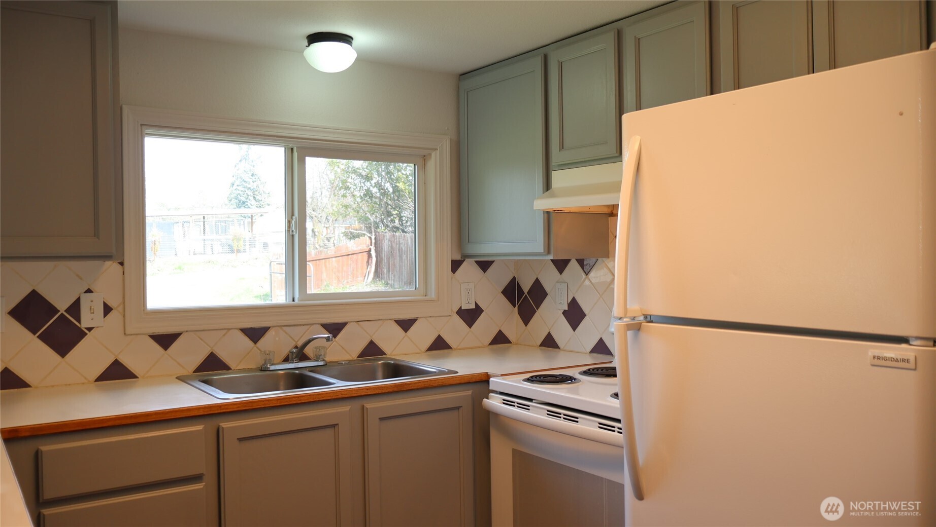 4484 SE Foss Road , Port Orchard, WA 98366