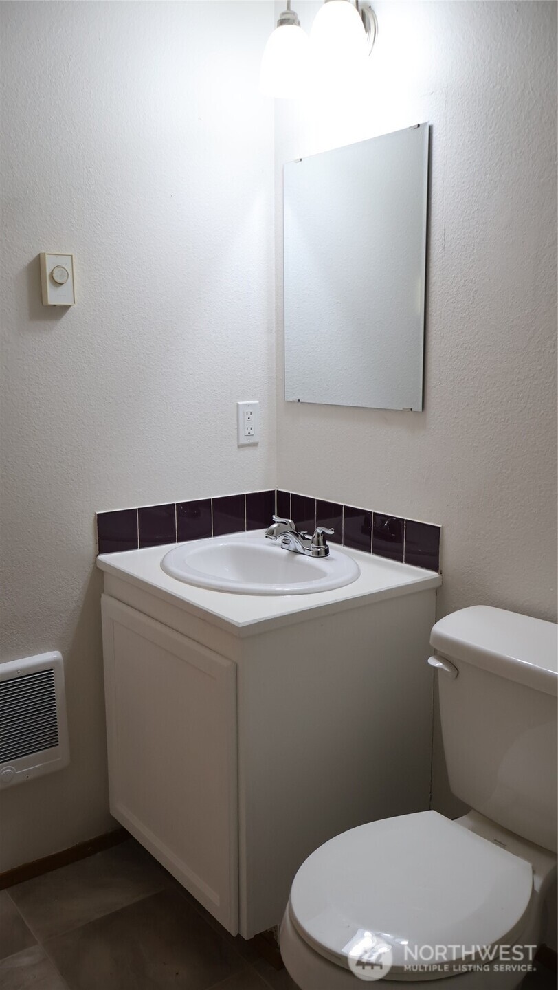 4484 SE Foss Road , Port Orchard, WA 98366