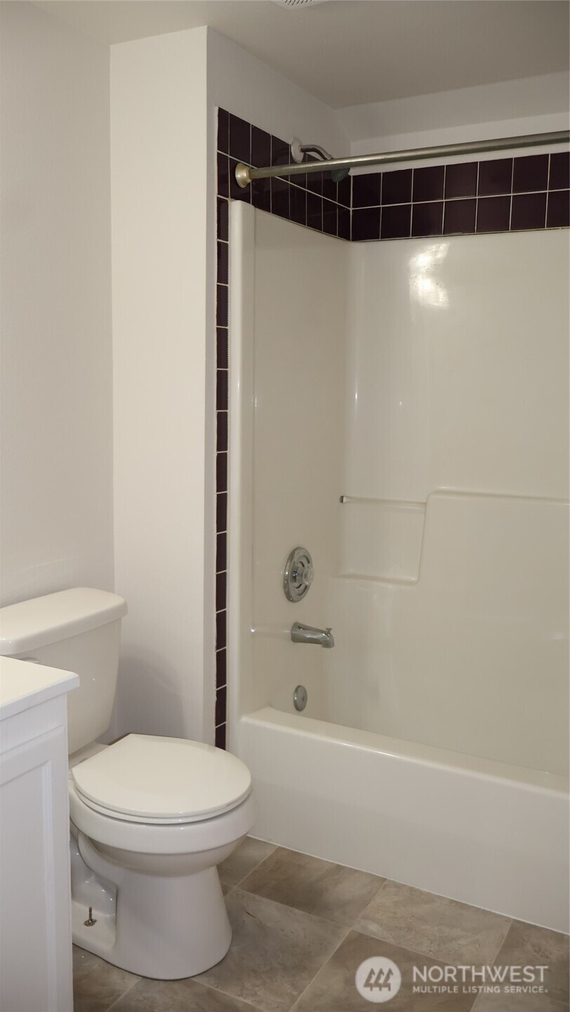 4484 SE Foss Road , Port Orchard, WA 98366