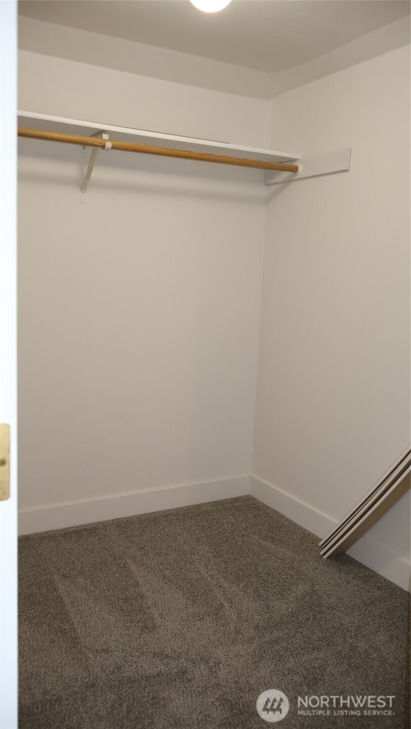 4484 SE Foss Road , Port Orchard, WA 98366