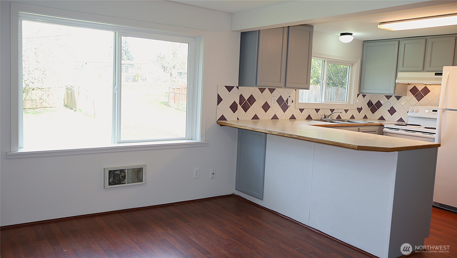 4484 SE Foss Road , Port Orchard, WA 98366