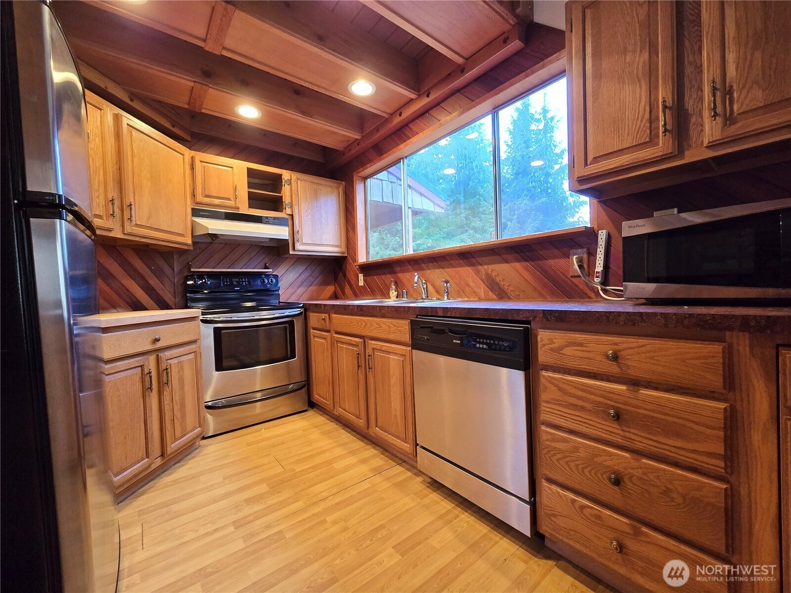 1405 Merchants Road , Forks, WA 98331