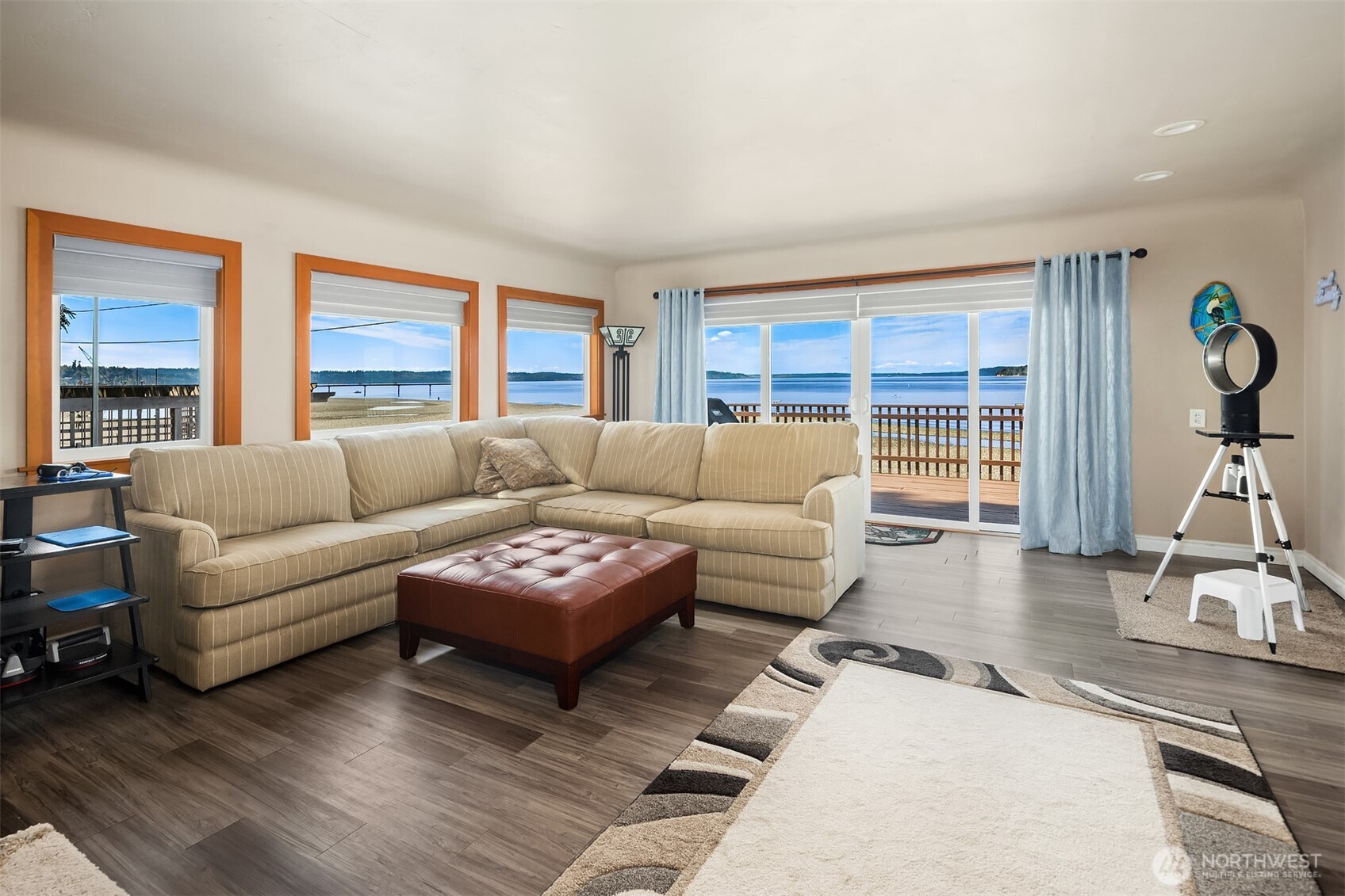 212 S 219th Street , Normandy Park, WA 98198