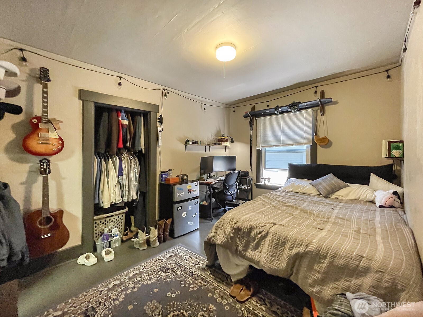 4738 17th Avenue NE, Seattle, WA 98105