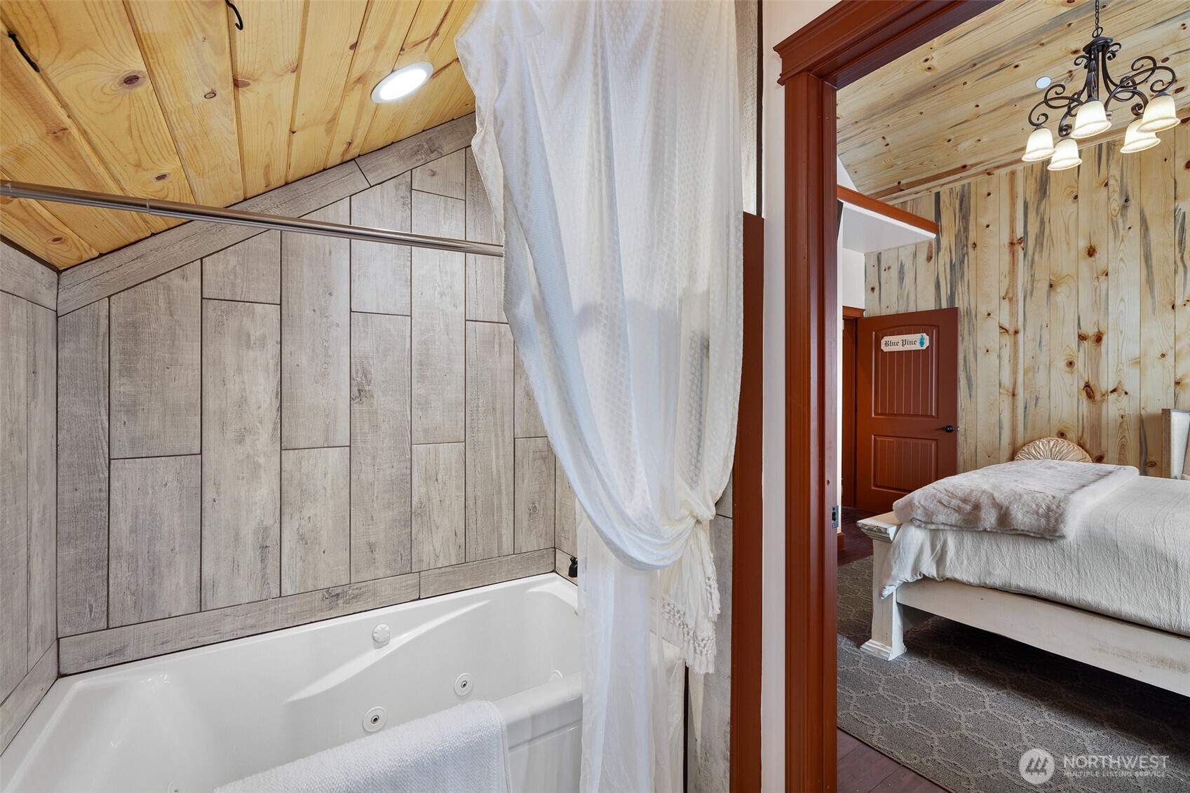 111 W Bell Street , Sequim, WA 98382