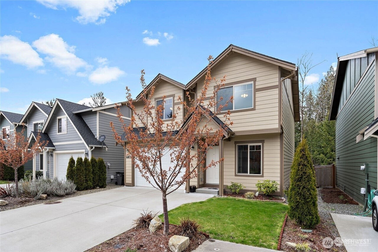 683 SE Olga Circle , Port Orchard, WA 98366