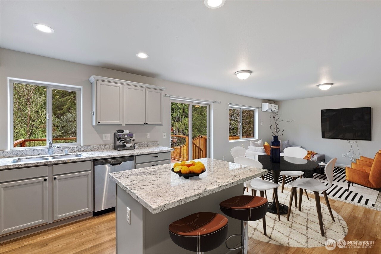 683 SE Olga Circle , Port Orchard, WA 98366