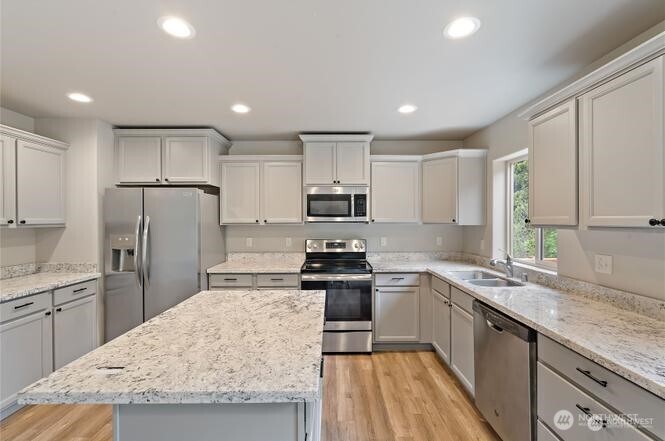 683 SE Olga Circle , Port Orchard, WA 98366