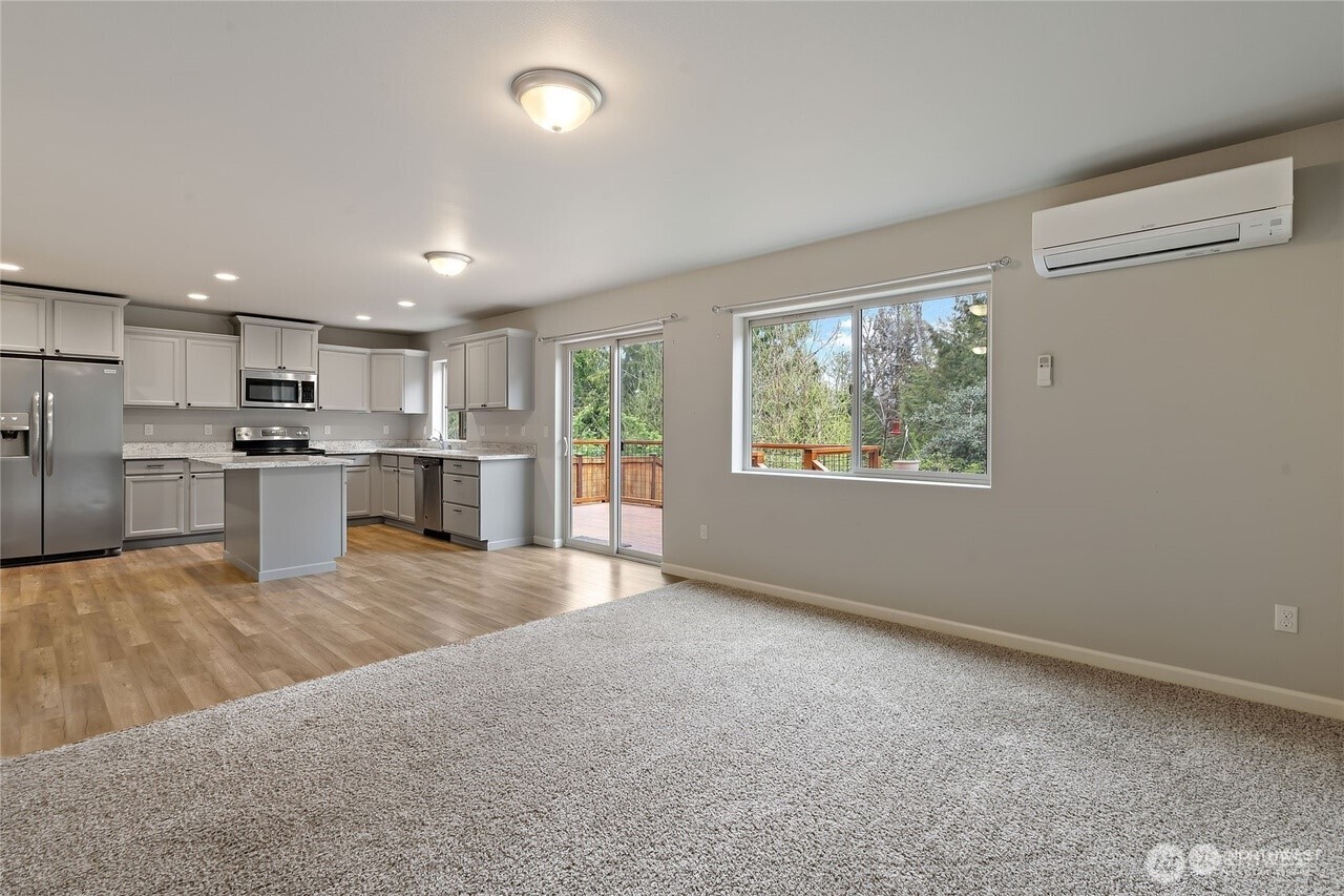 683 SE Olga Circle , Port Orchard, WA 98366