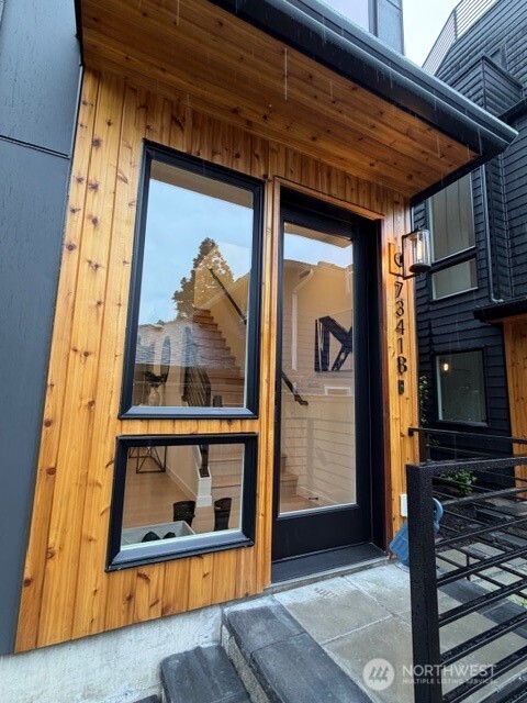 7341 California Avenue SW #B, Seattle, WA 98136