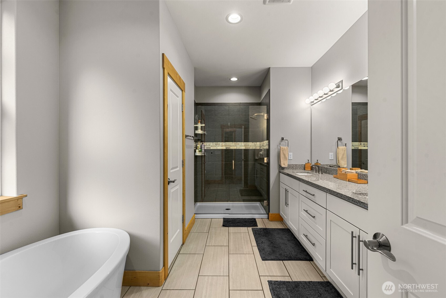 6827 Forest Ridge Drive , Wenatchee, WA 98801