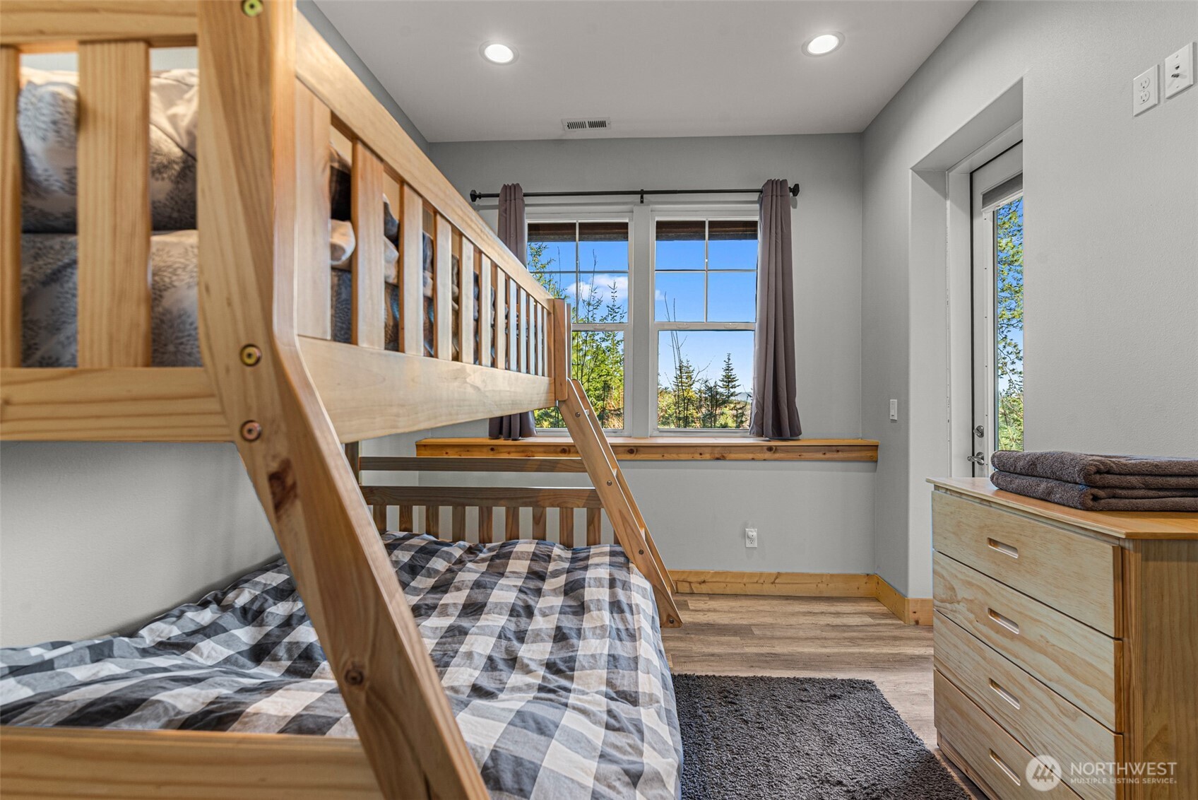 6827 Forest Ridge Drive , Wenatchee, WA 98801