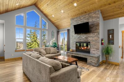 6827 Forest Ridge Drive , Wenatchee, WA 98801 - Photo 2