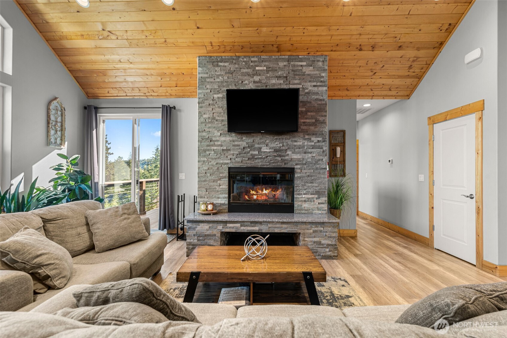 6827 Forest Ridge Drive , Wenatchee, WA 98801