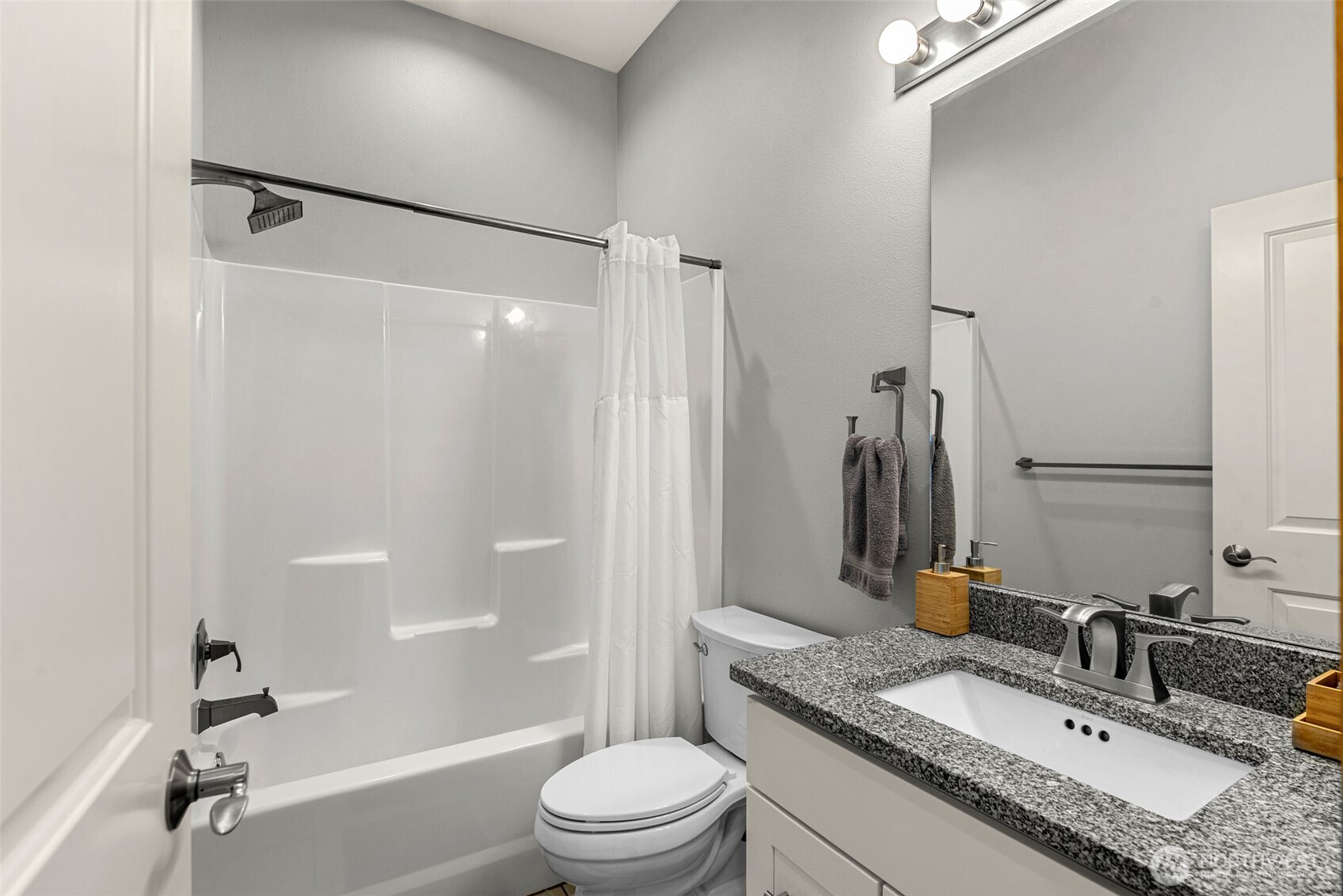 6827 Forest Ridge Drive , Wenatchee, WA 98801