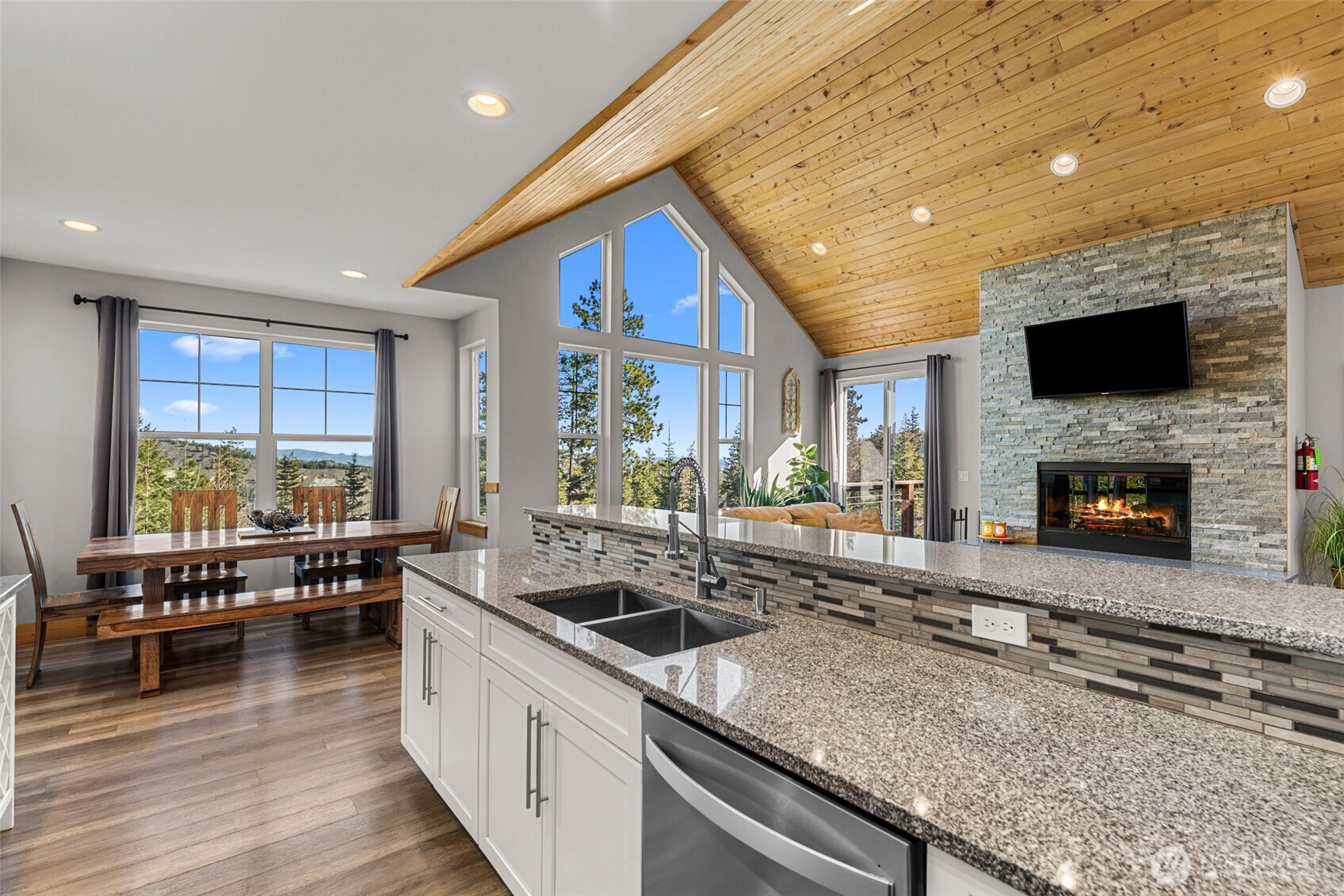 6827 Forest Ridge Drive , Wenatchee, WA 98801