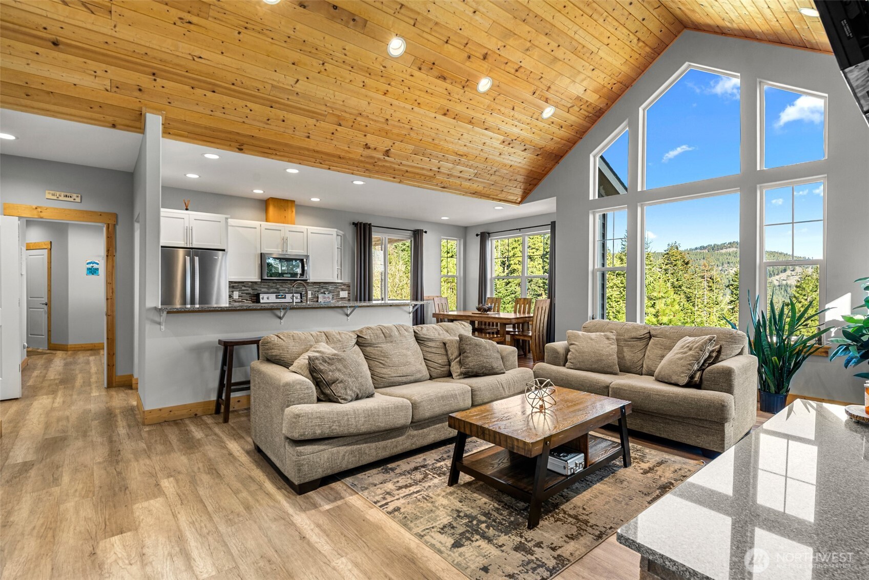 6827 Forest Ridge Drive , Wenatchee, WA 98801