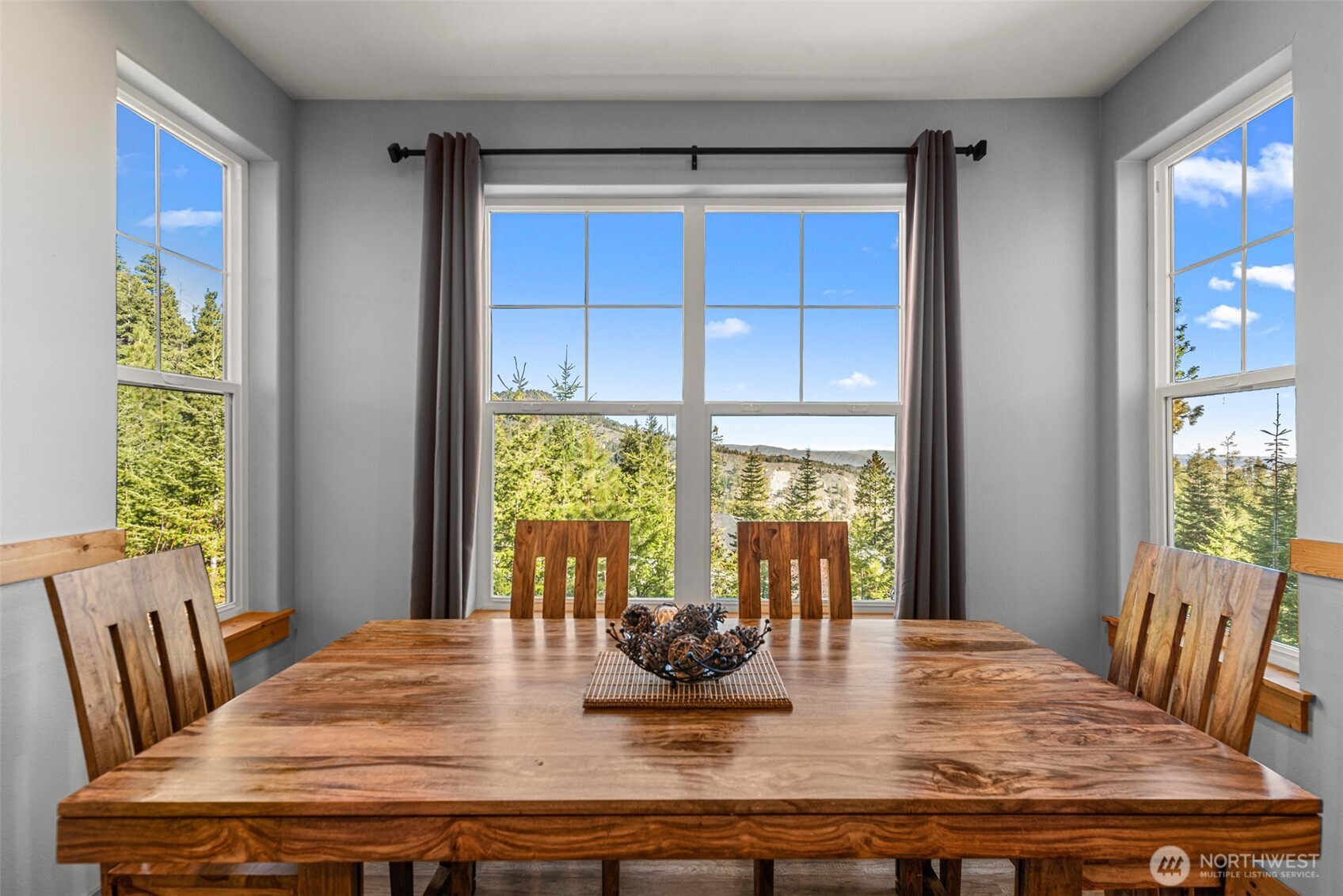 6827 Forest Ridge Drive , Wenatchee, WA 98801