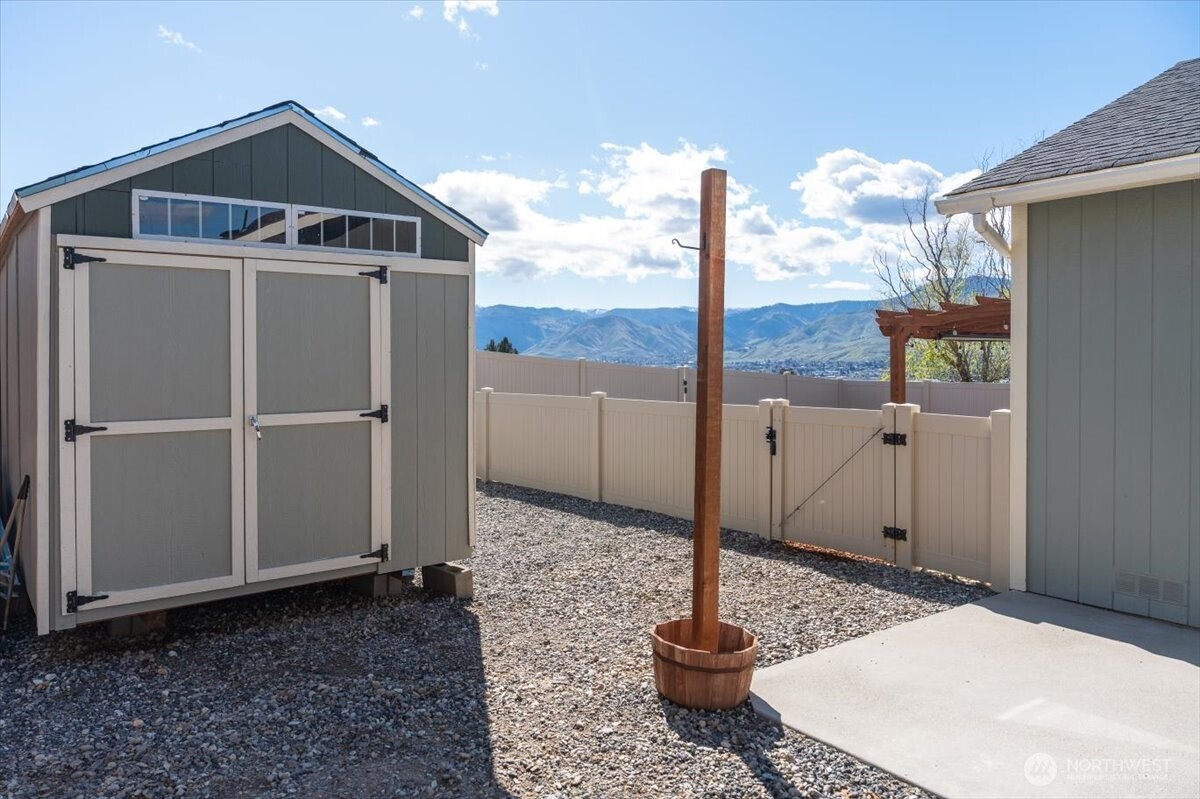 3949 NE Vista Del Rey Drive , East Wenatchee, WA 98802