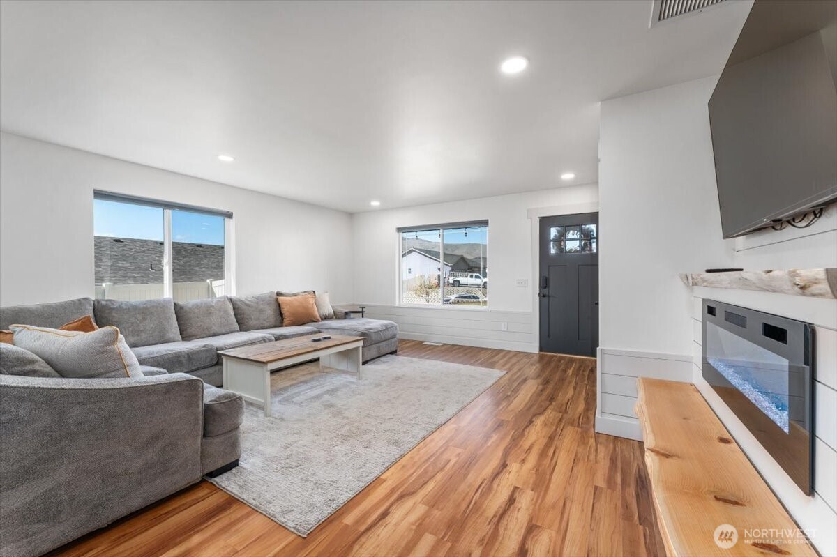 3949 NE Vista Del Rey Drive , East Wenatchee, WA 98802