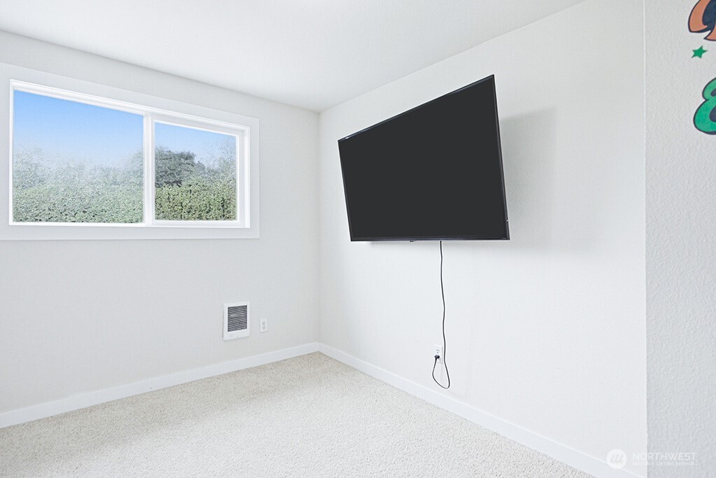 6220 Parker Road E, Sumner, WA 98390