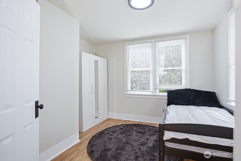 6220 Parker Road E, Sumner, WA 98390