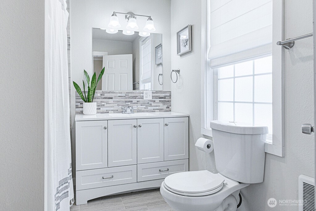 6220 Parker Road E, Sumner, WA 98390