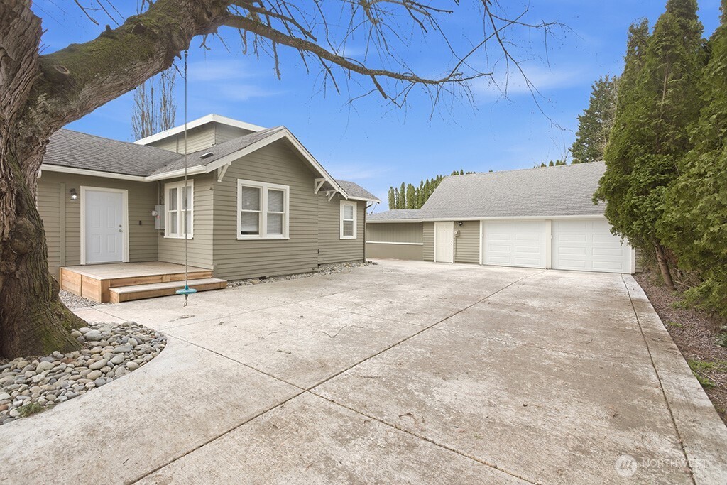 6220 Parker Road E, Sumner, WA 98390