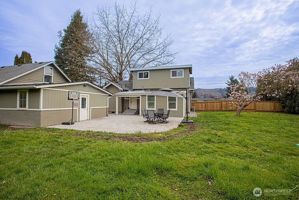 6220 Parker Road E, Sumner, WA 98390