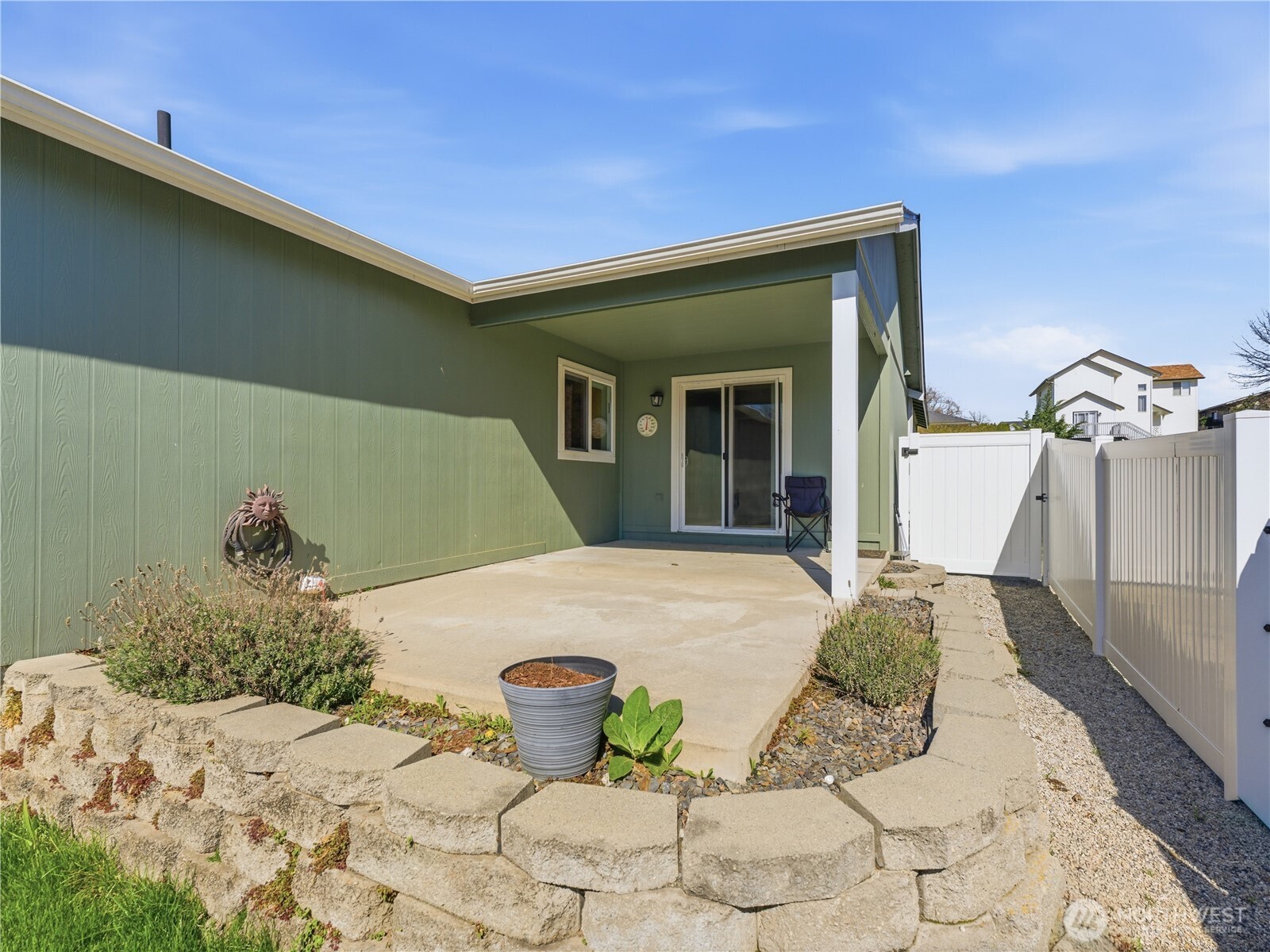 657 S Lawler Avenue , East Wenatchee, WA 98802