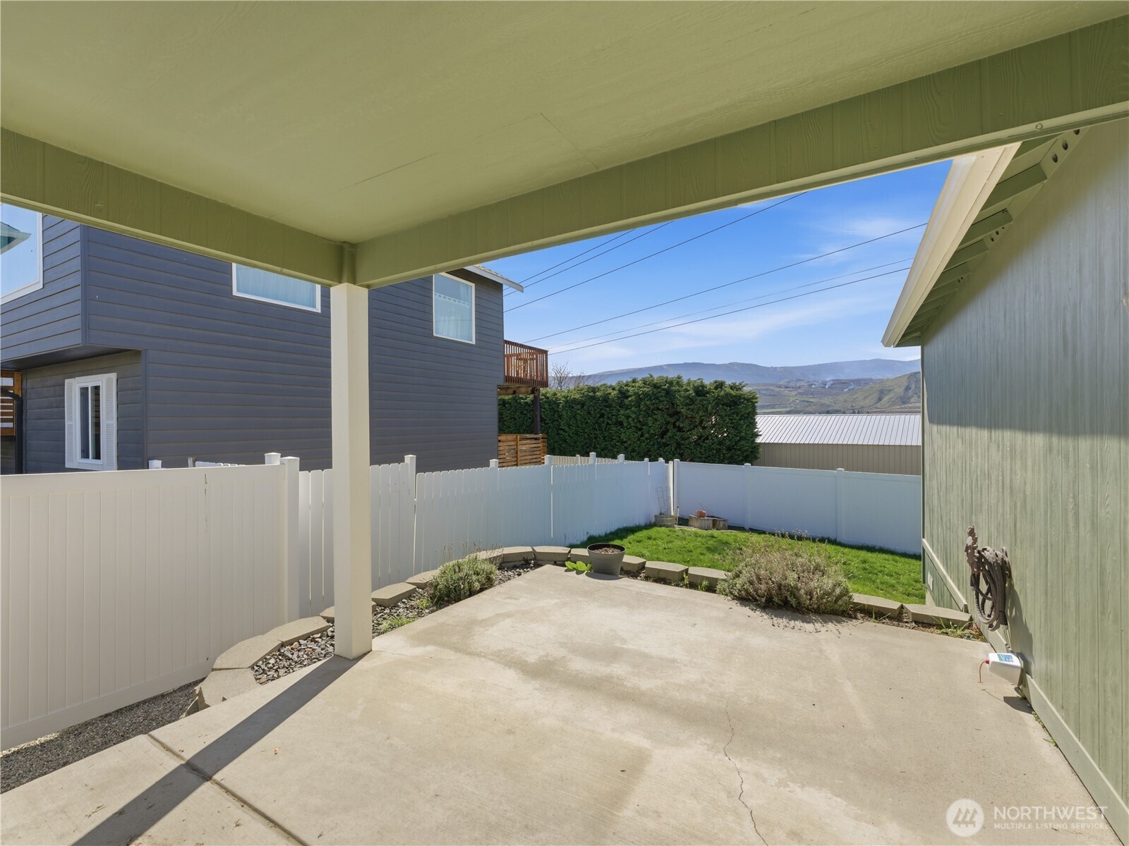 657 S Lawler Avenue , East Wenatchee, WA 98802