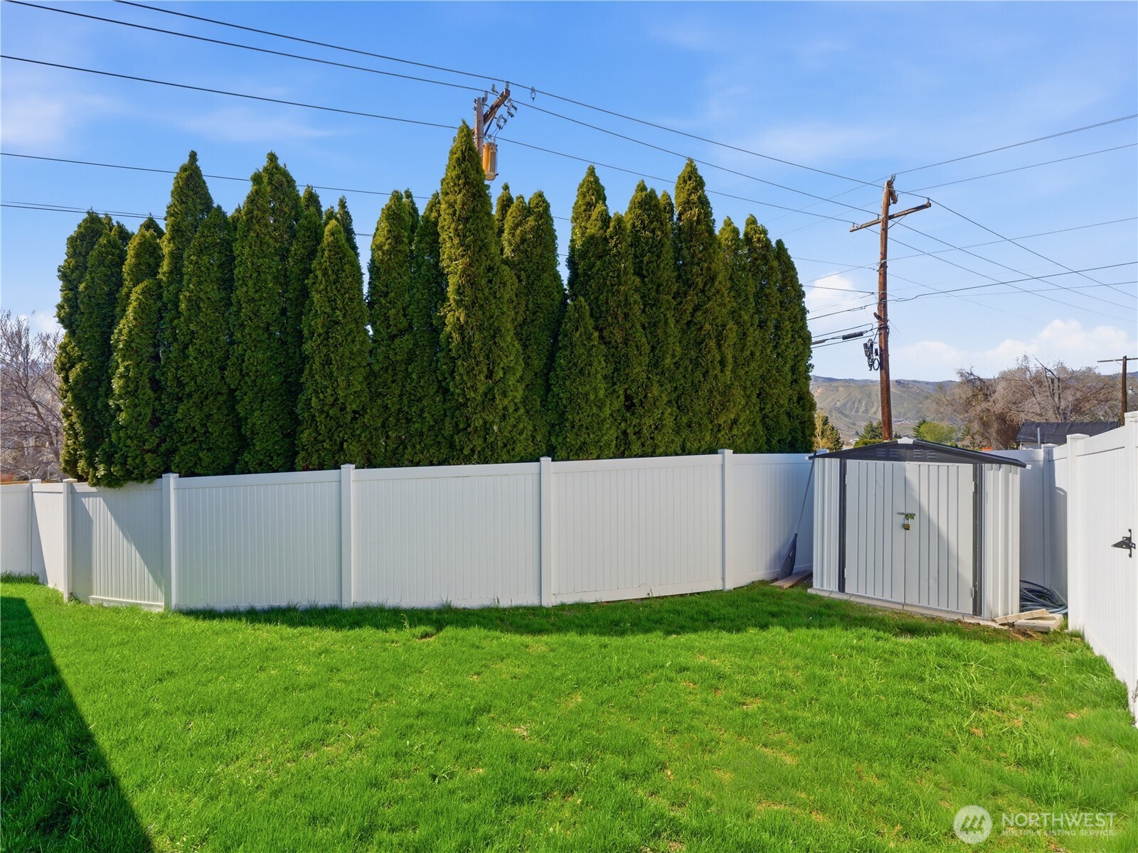 657 S Lawler Avenue , East Wenatchee, WA 98802