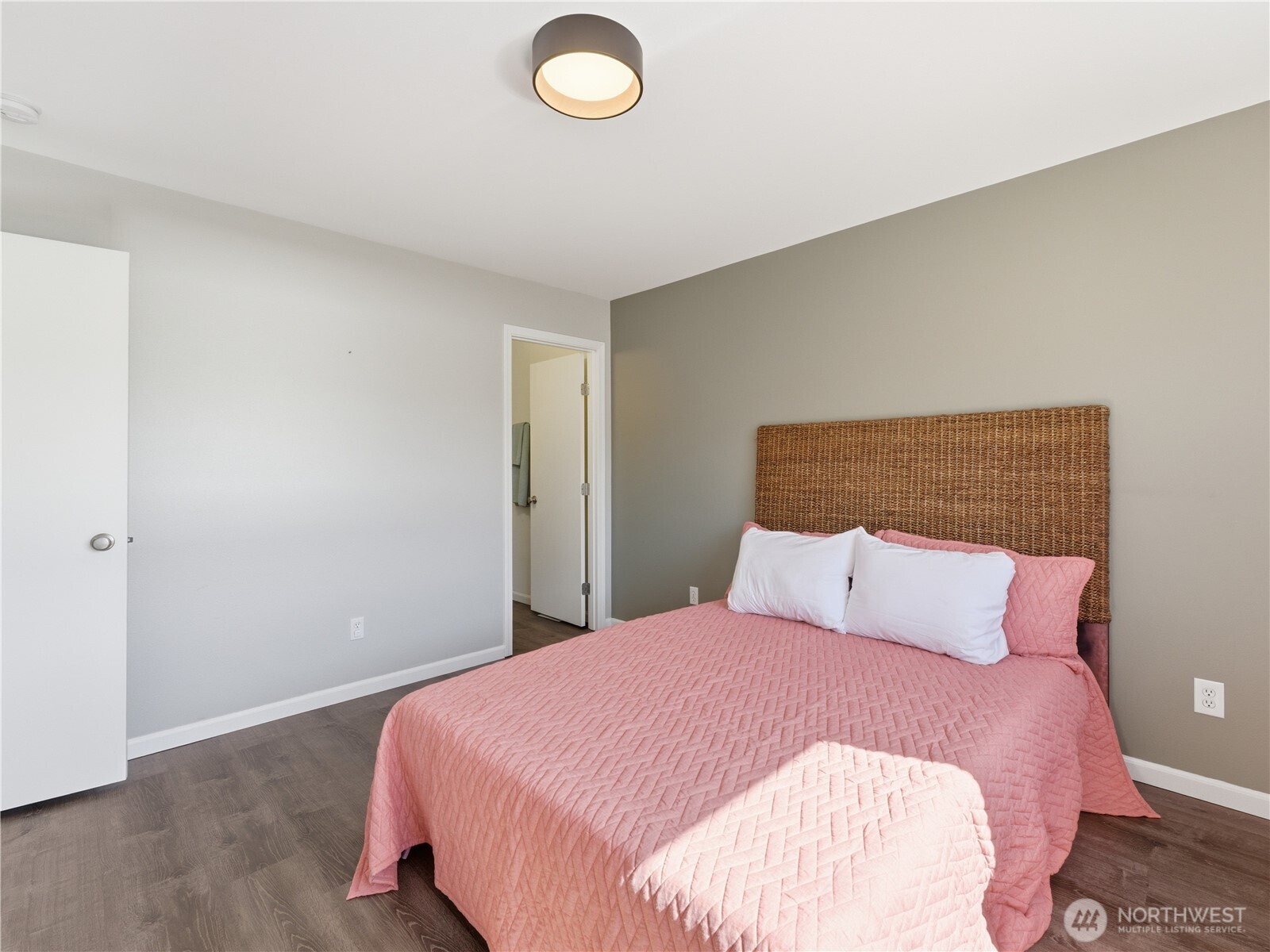 657 S Lawler Avenue , East Wenatchee, WA 98802