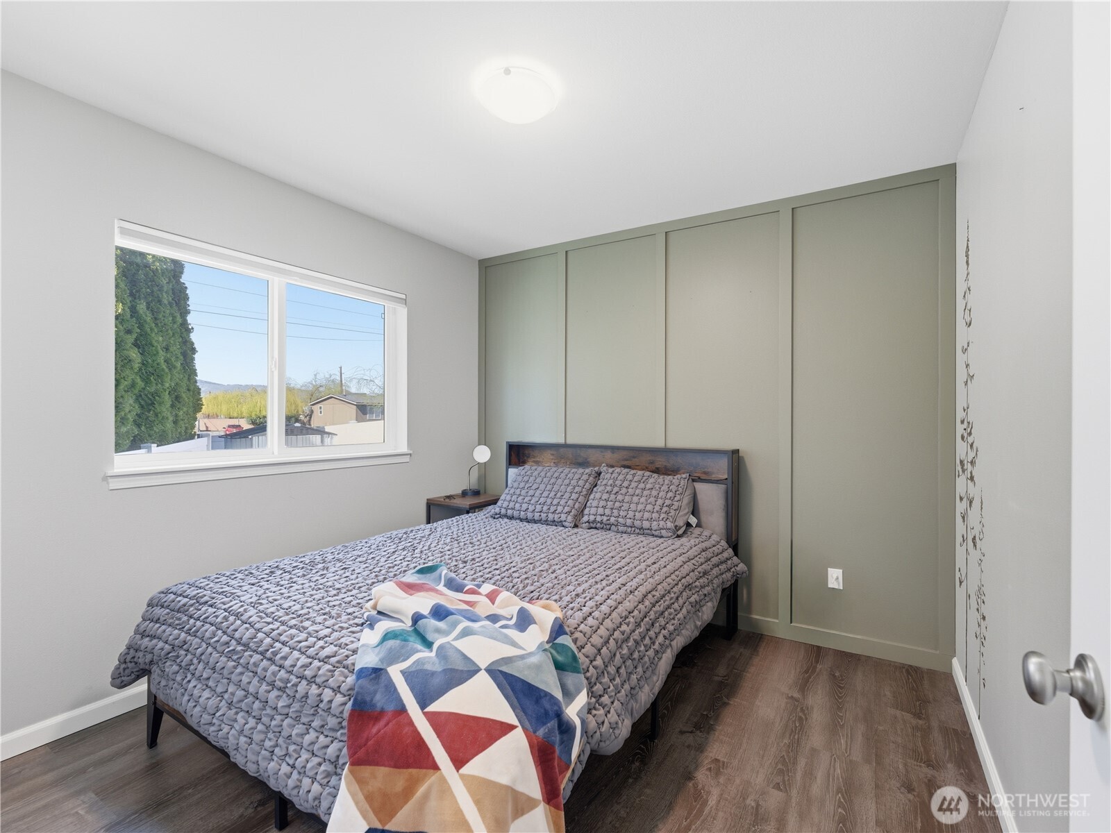 657 S Lawler Avenue , East Wenatchee, WA 98802