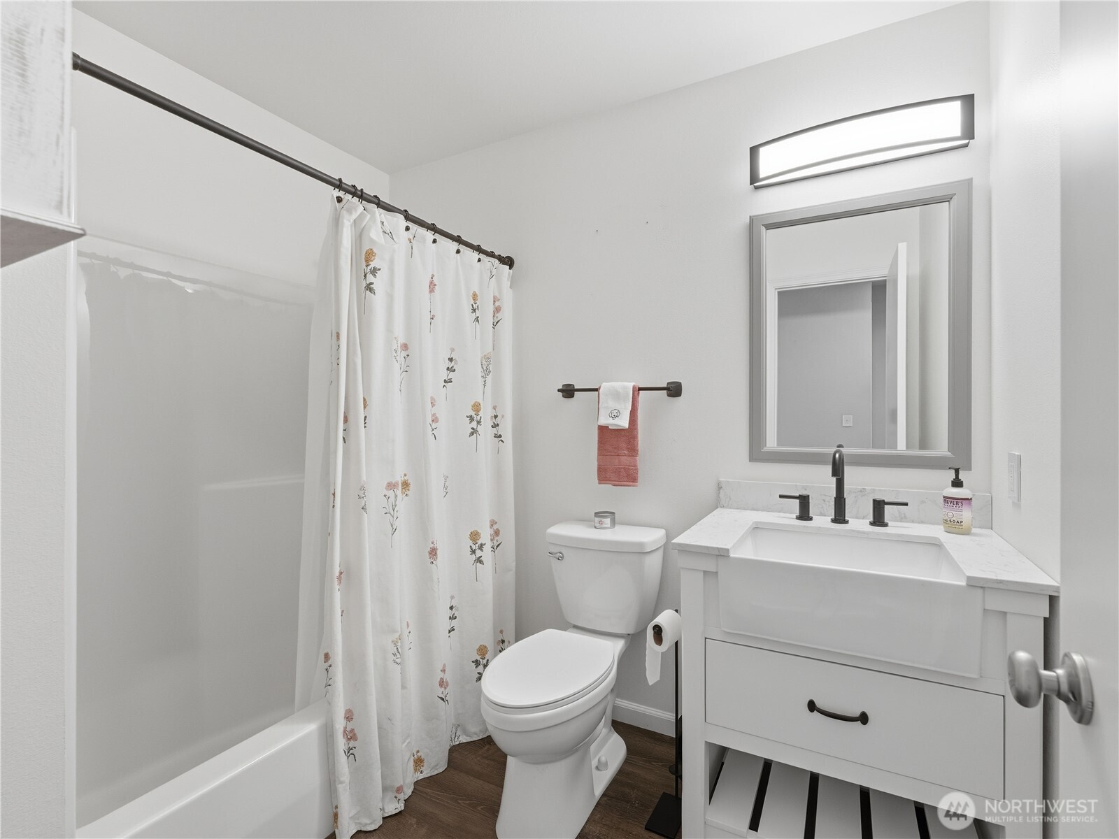 657 S Lawler Avenue , East Wenatchee, WA 98802